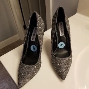 Never worn Steve Madden metallic shoes